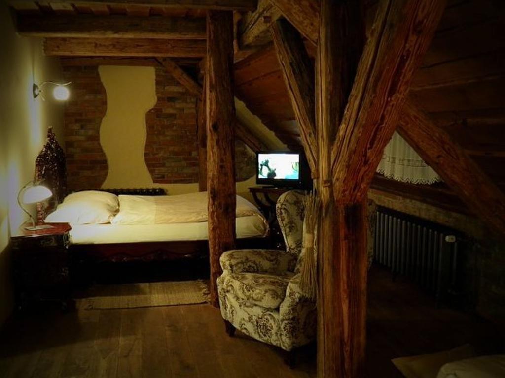 Dvur Olsiny -Hotel And Horse-Riding Karviná Quarto foto